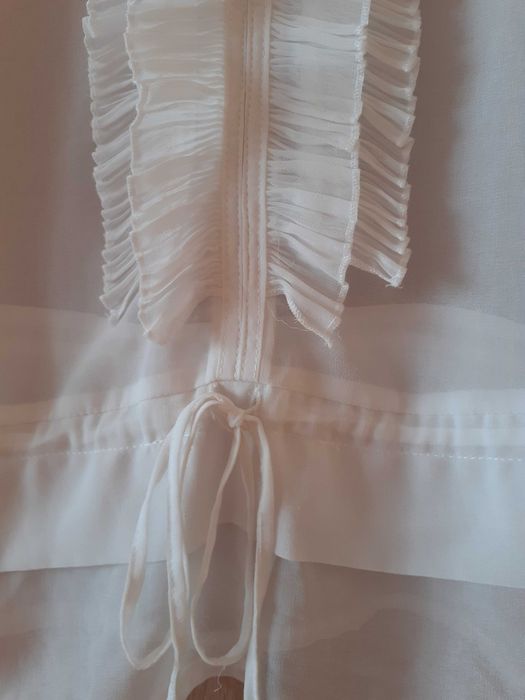 36 38 40 Bluzka z żabotem i plisowanymi rękawami biała przezroczysta