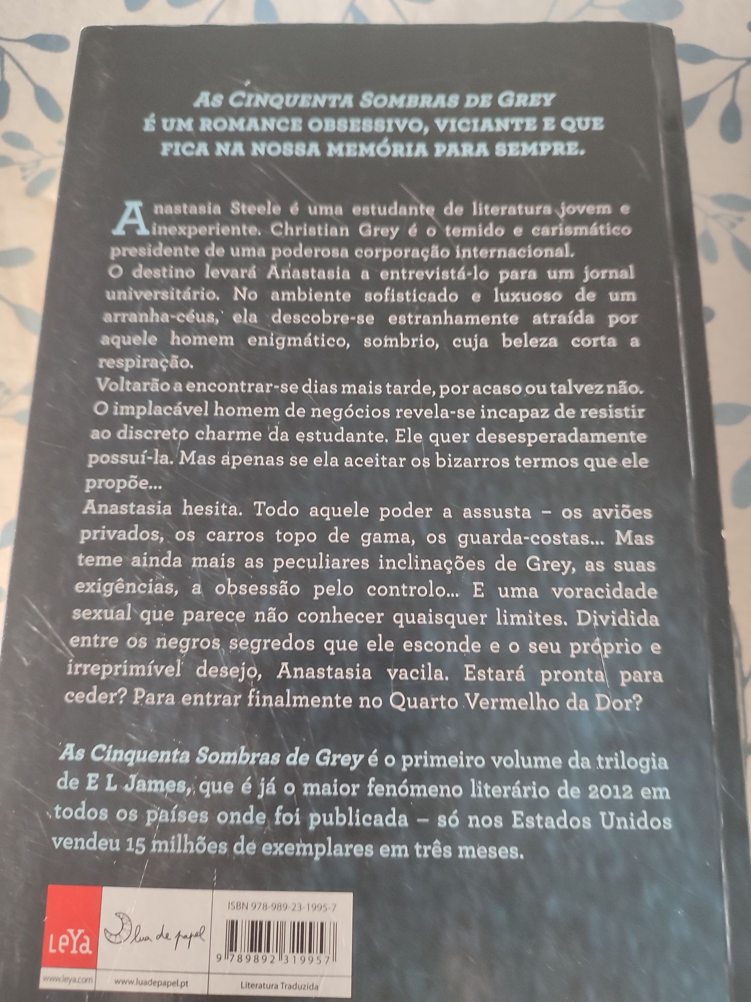 Vendo coleção de 4 livros "Sombras de grey"