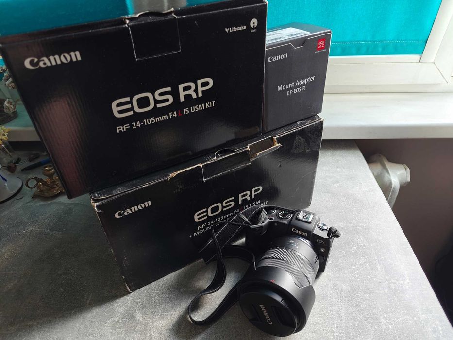 Canon EOS RP + RF 24-105mm f/4 L IS USM + EF+EOS R Mount Kit