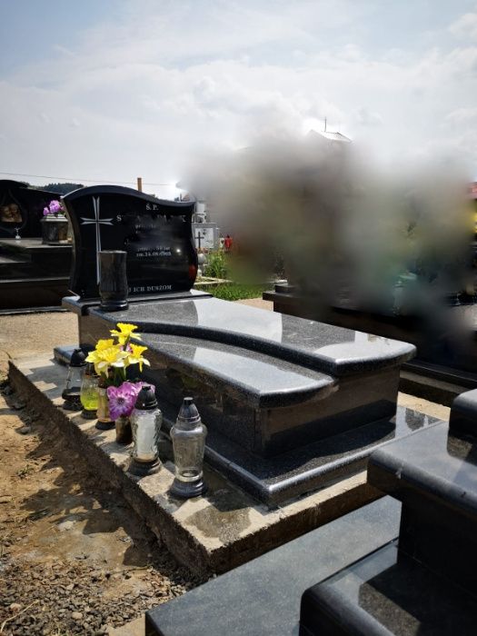 Nagrobek granitowy montaż + napisy 6900 zł