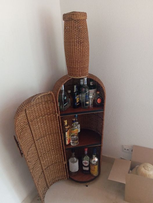 Garrafa bar com as garrafas