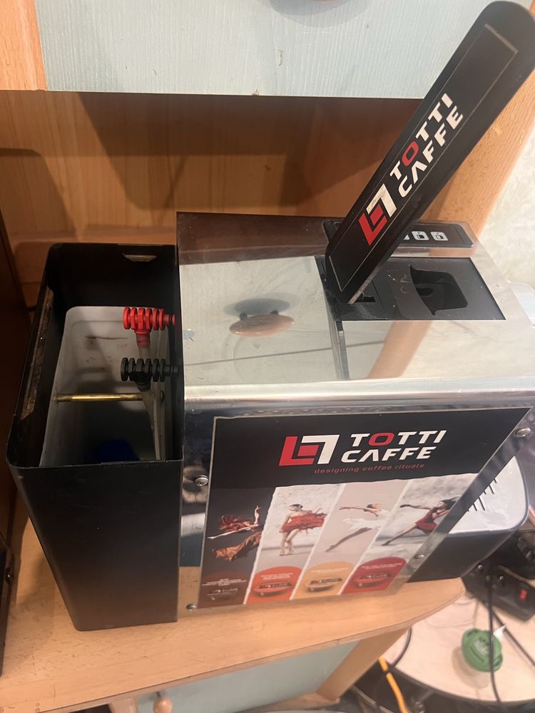 Продам капсульную кофемашину TOTTI CAFFE
