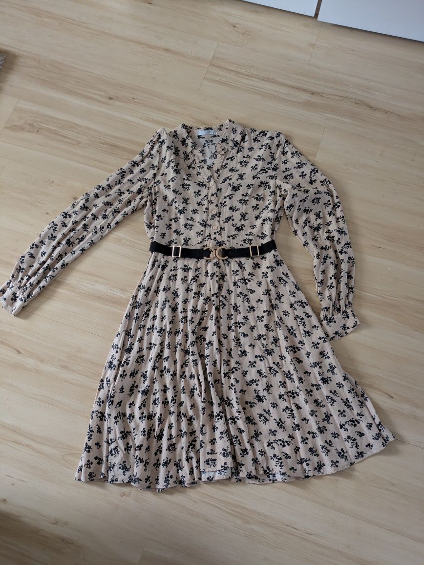 Sukienka w kwiaty Reserved S