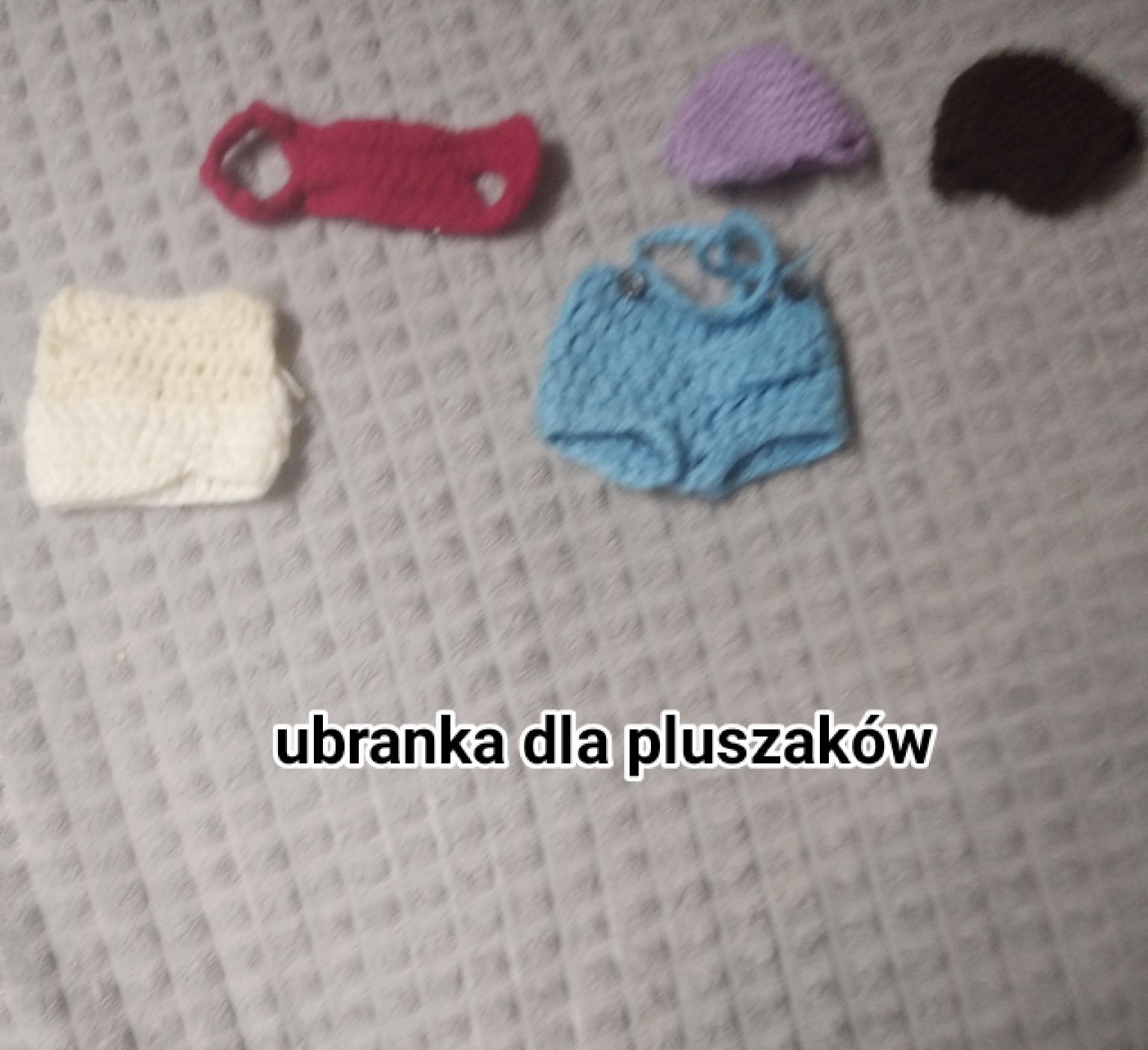 Pluszaki dla dzieci ubranka dla pluszaków pojemnik na pluszaki
