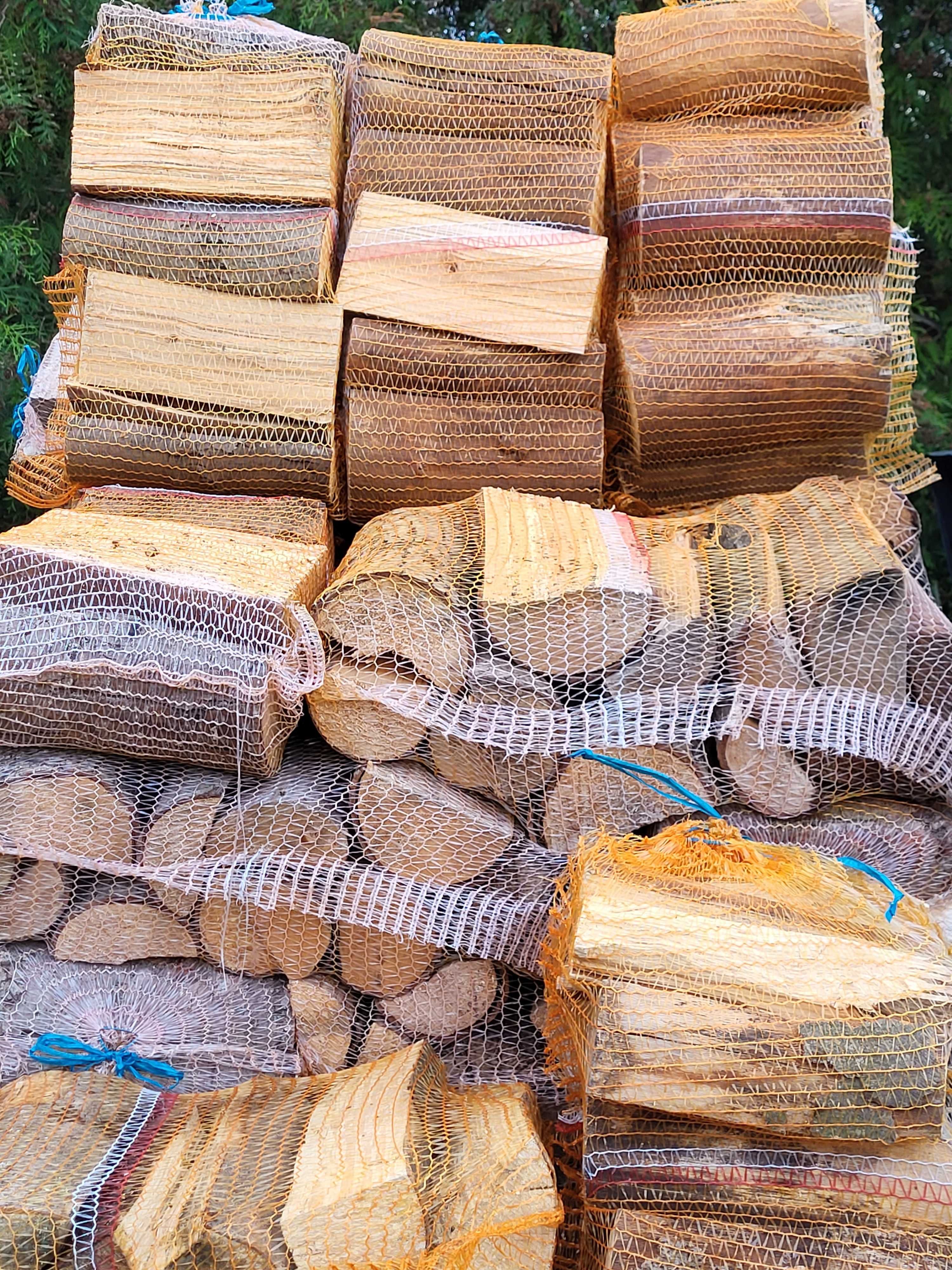 Buk -suche drewno workowane idealne do kominka lub wędzenia jak olcha.