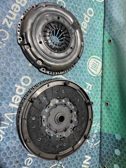 Зчеплення комплект демпфер Трафік3 Renault Trafic 302052965r Віваро1.6