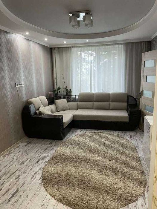 Продам 3 комнатную квартиру с капремонтом, метро "Студенческая".