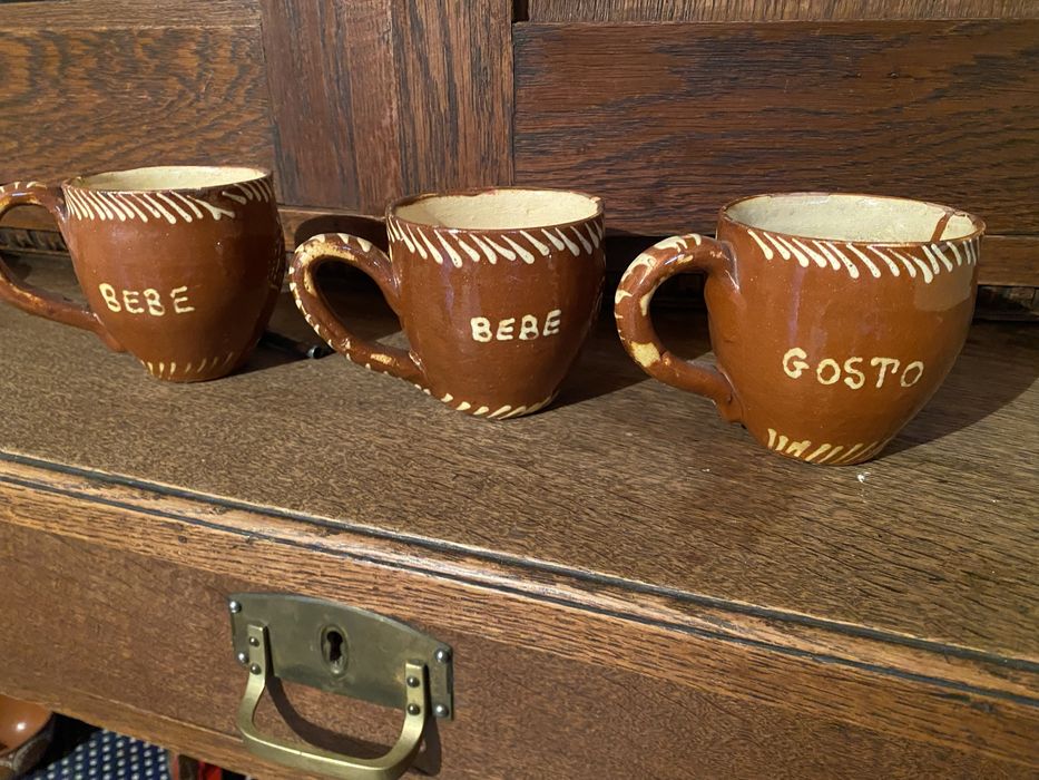 Tres canecas rusticas
