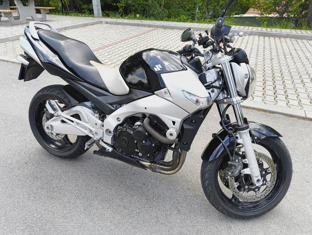 Suzuki GSR-600. Zadbany