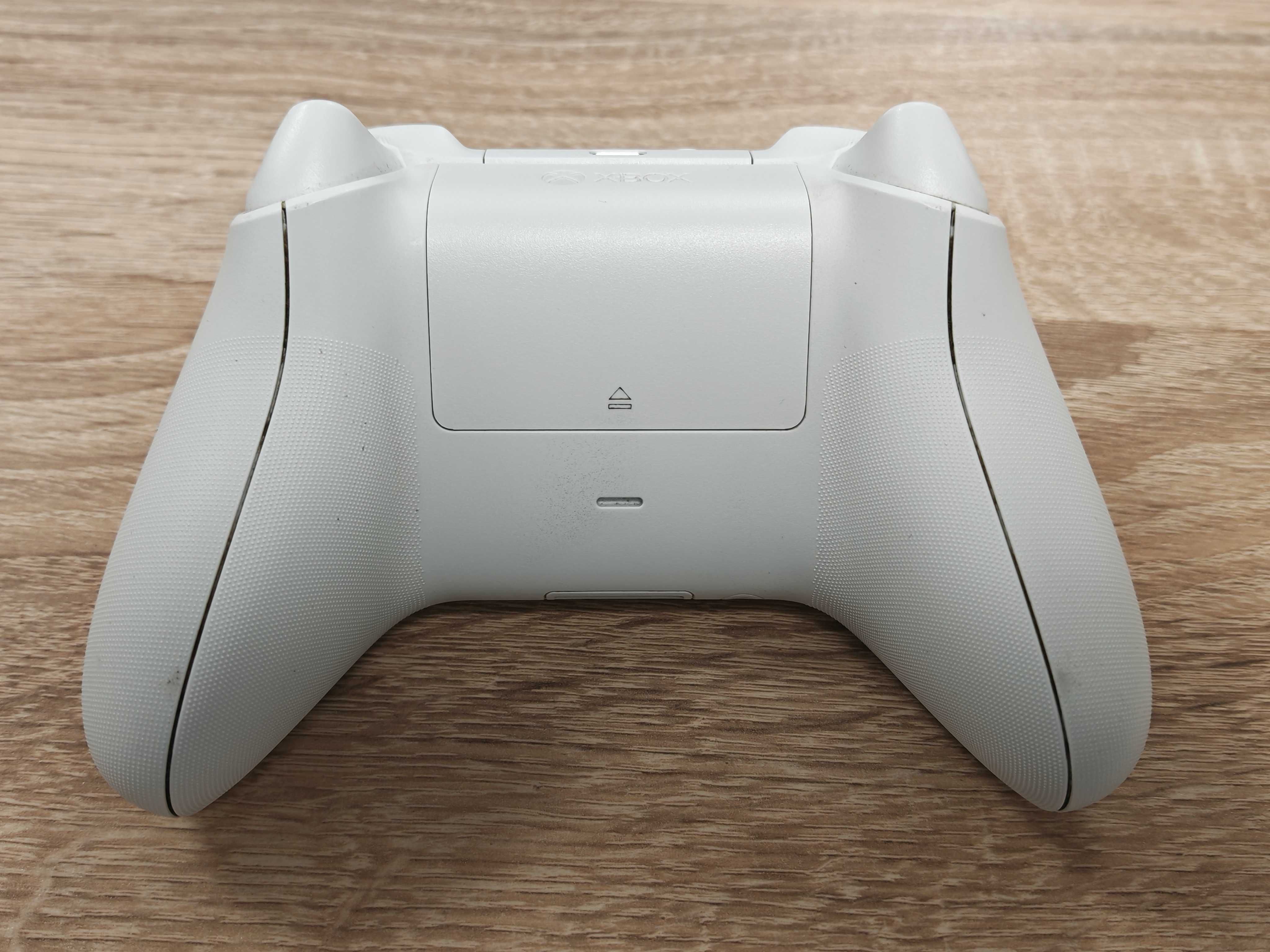 Pad do konsoli Xbox Series S/X biały