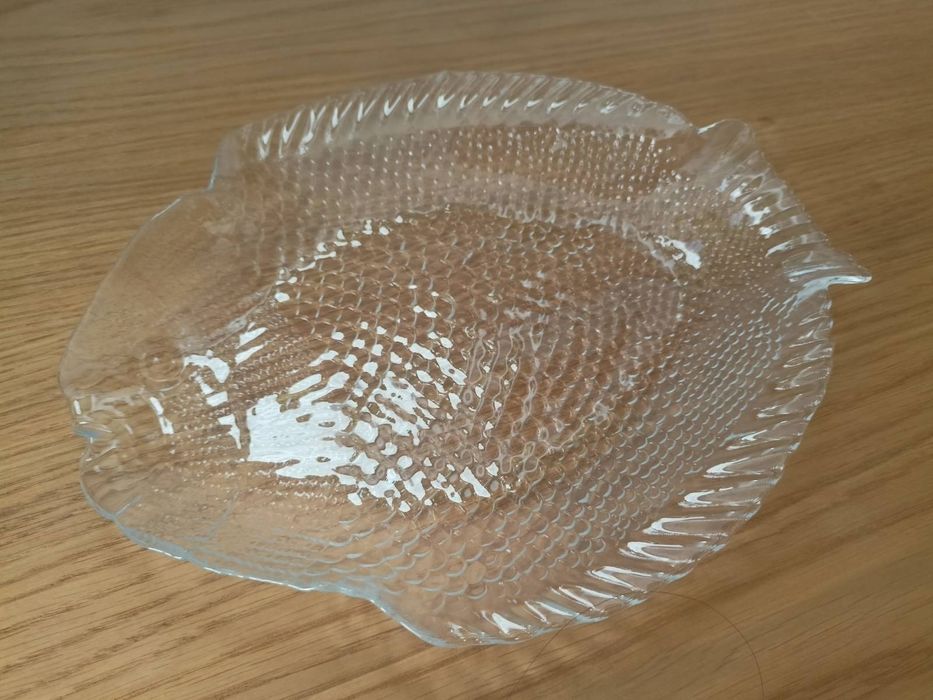 Naczynie w kształcie rybki 25x20,cm, stan bardzo dobry, dwie sztuki