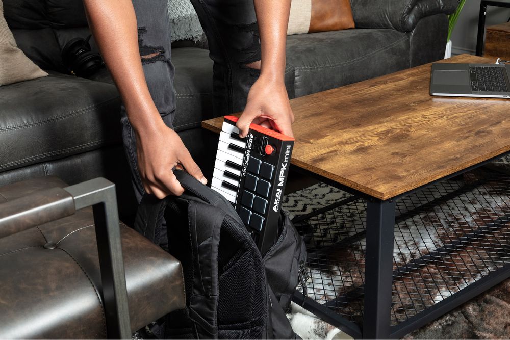 MIDI-клавиатура AKAI MPK mini MK3 Professional, USB-контроллер