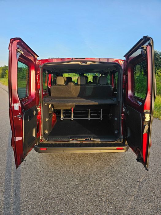 Wynajem Bus 9-cio osobowy Nowy Czerwiec 2024 Renault Trafic LONG.