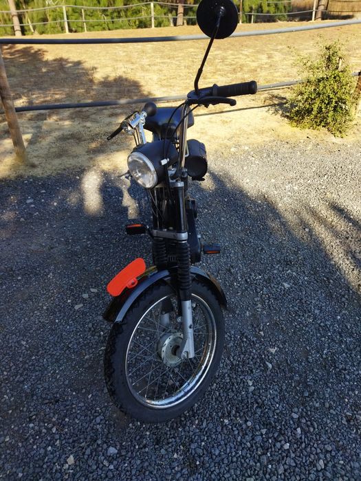 Vendo Piaggio a motor e a pedais, não necessita de matrícula nem segur