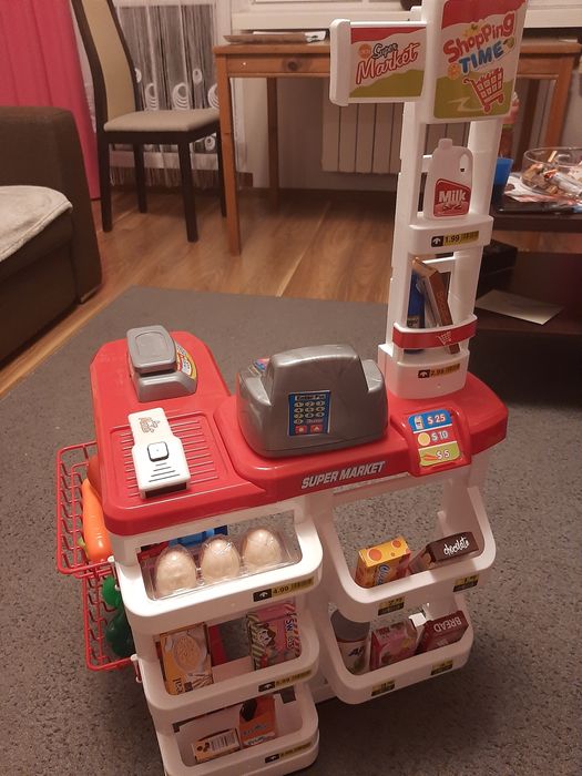 Sklep supermarket stragan kasa