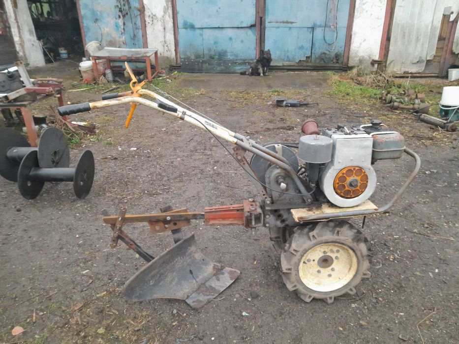 Zestaw Dzik kosiarka lstwowa z przyczepka i osprzetem.