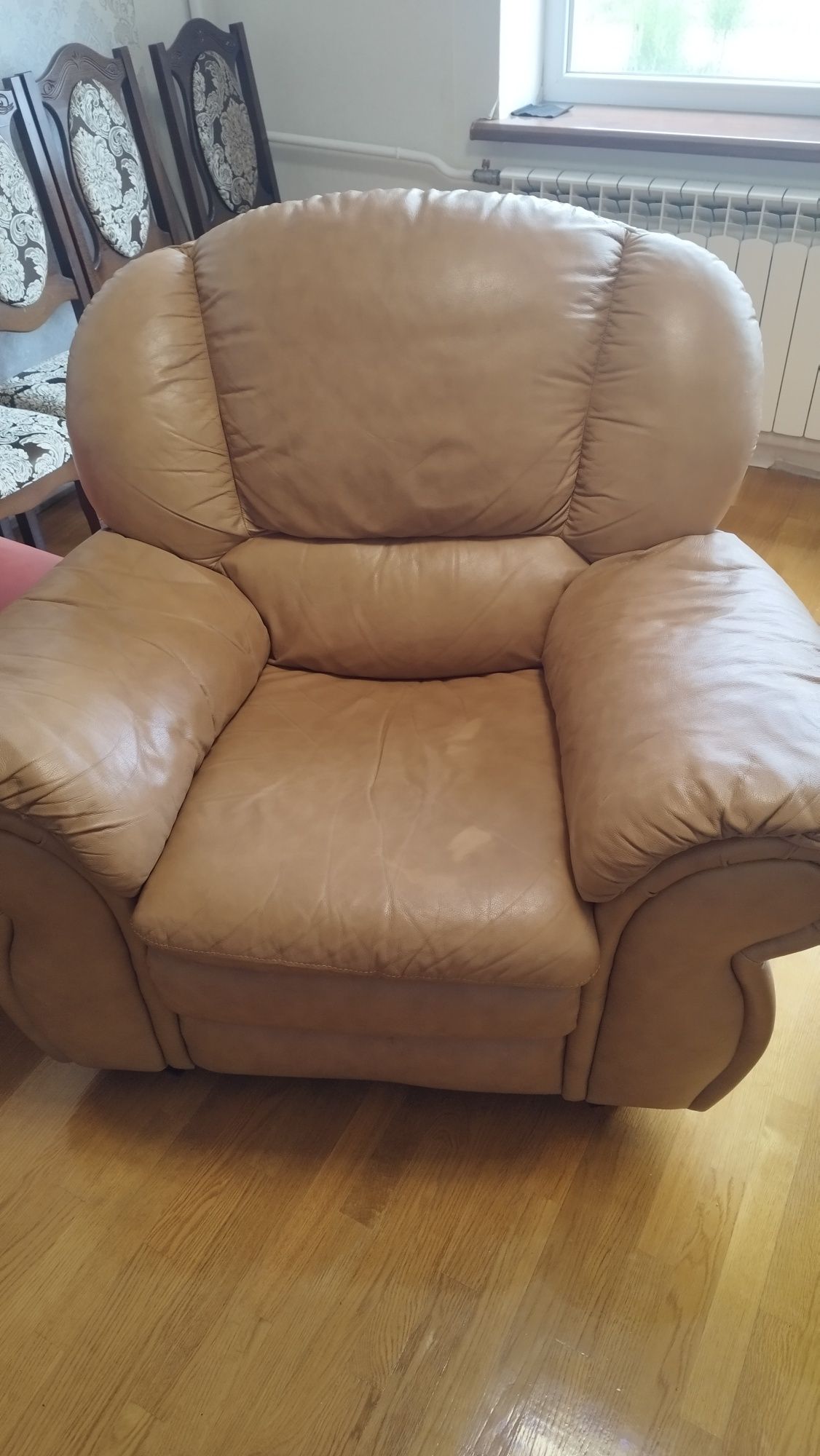 Продам шкіряні крісла