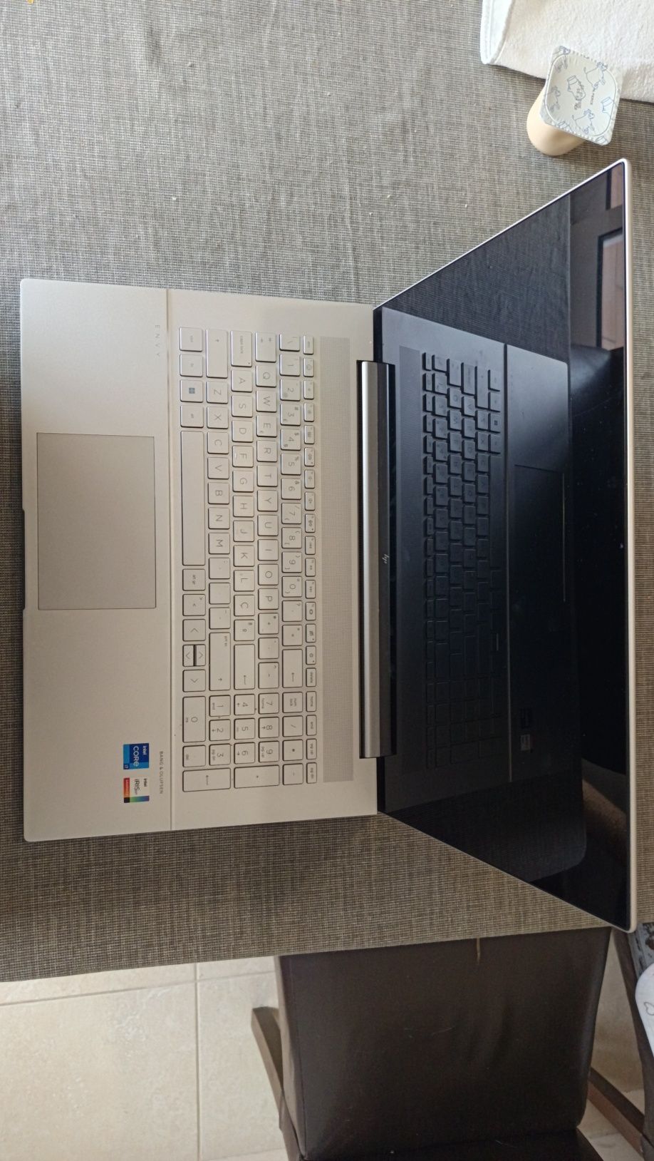 Portátil HP Envy Laptop 17 com caixa
