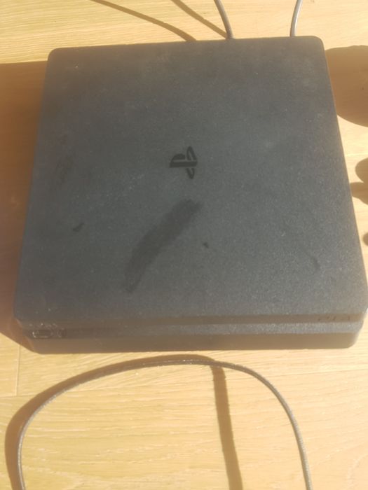 Reservado (PlayStation 4 Slim – 872,8 GB + 2 comandos + FC )