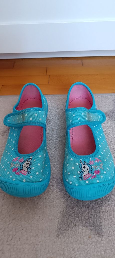 Kapcie MB, r. 35, buty po szkole, ciapki