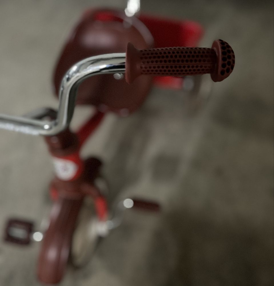 Triciclo Italtrike vermelho com cesto e pega