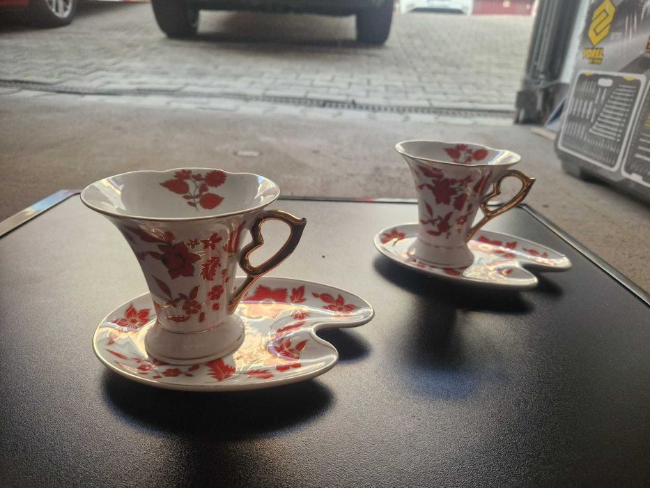 Porcelanowy zestaw 6 filiżanek ze spodkami złoto czerwone kwiaty
