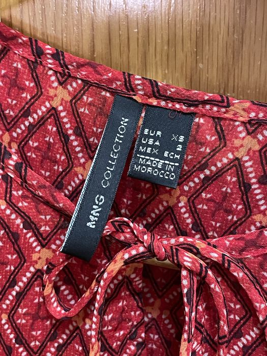 Blusa vermelha de festa da Mango