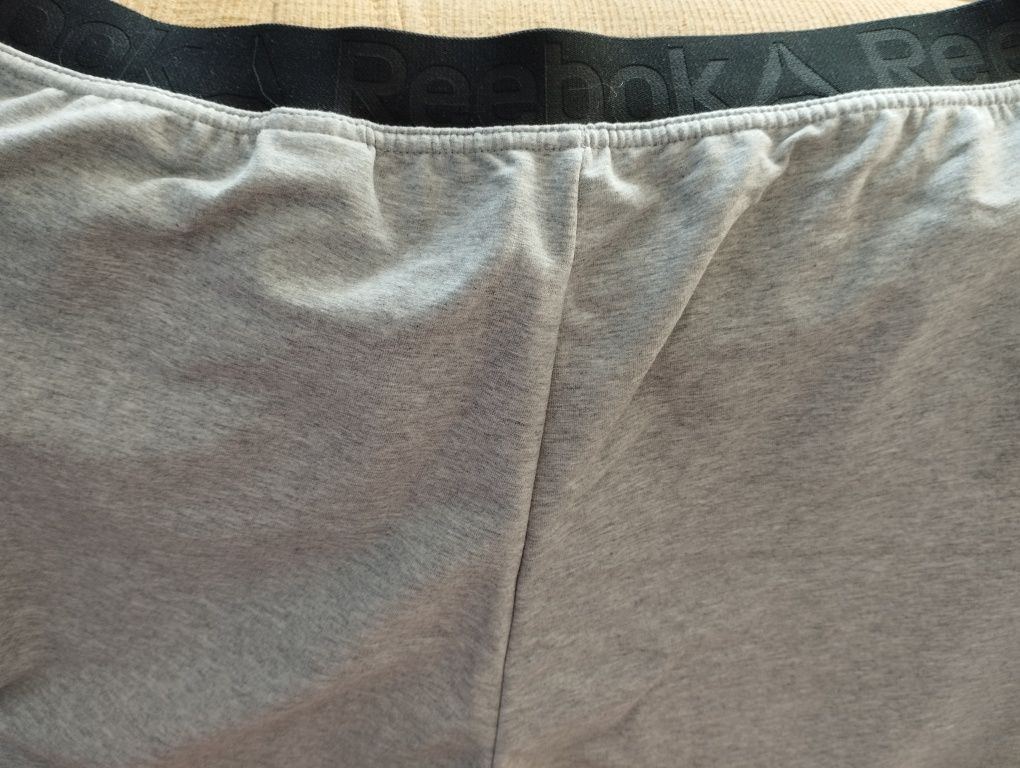 Spodnie Reebok Workout Cotton Graphic AY2251 rozmiary S, M