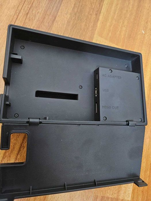 Nintendo Switch. Зарядна док-станція + контролери Hori - в подарунок