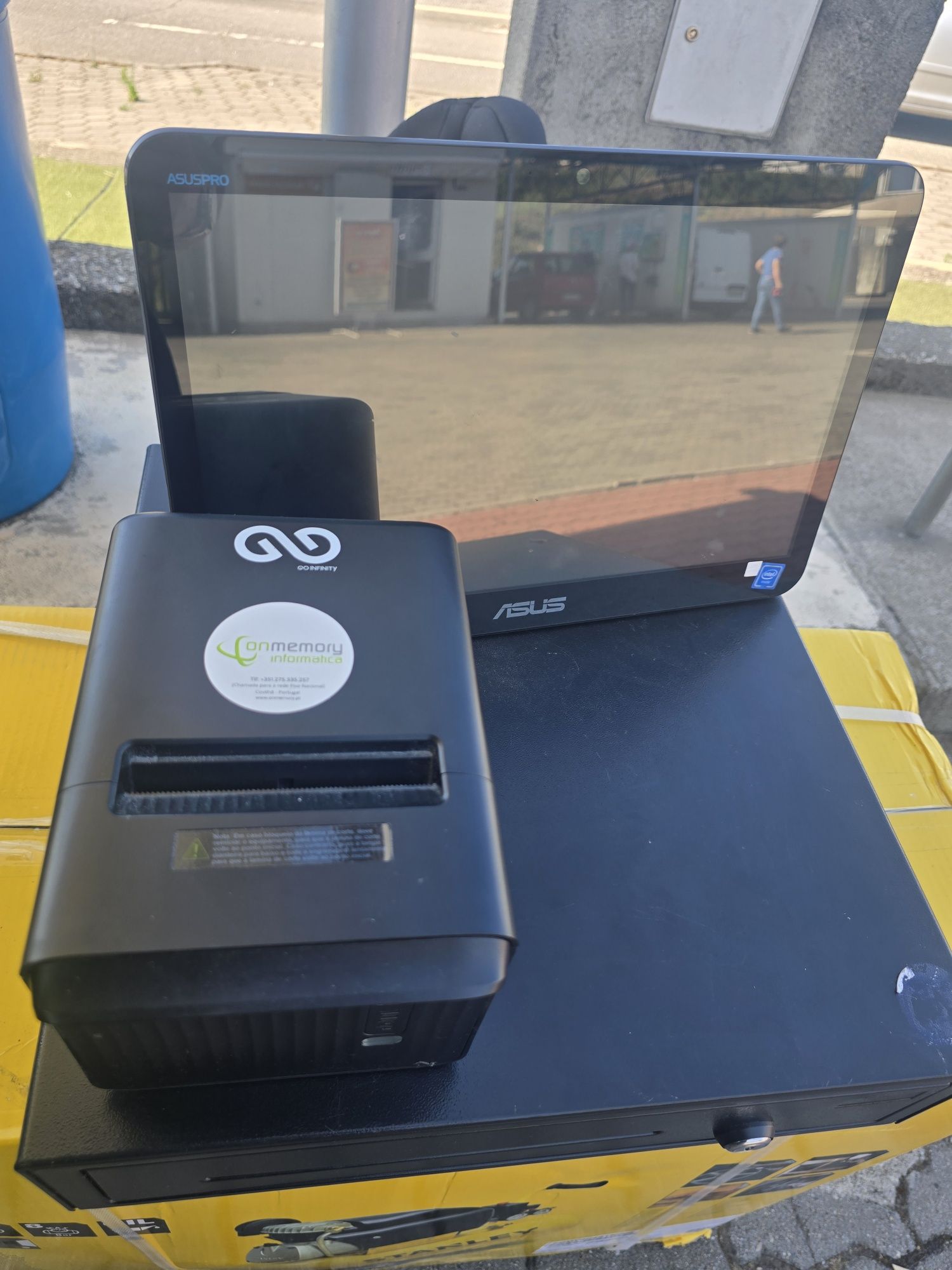 Vendo ecrã, impresora, caixa  de dinheiro gaveta.