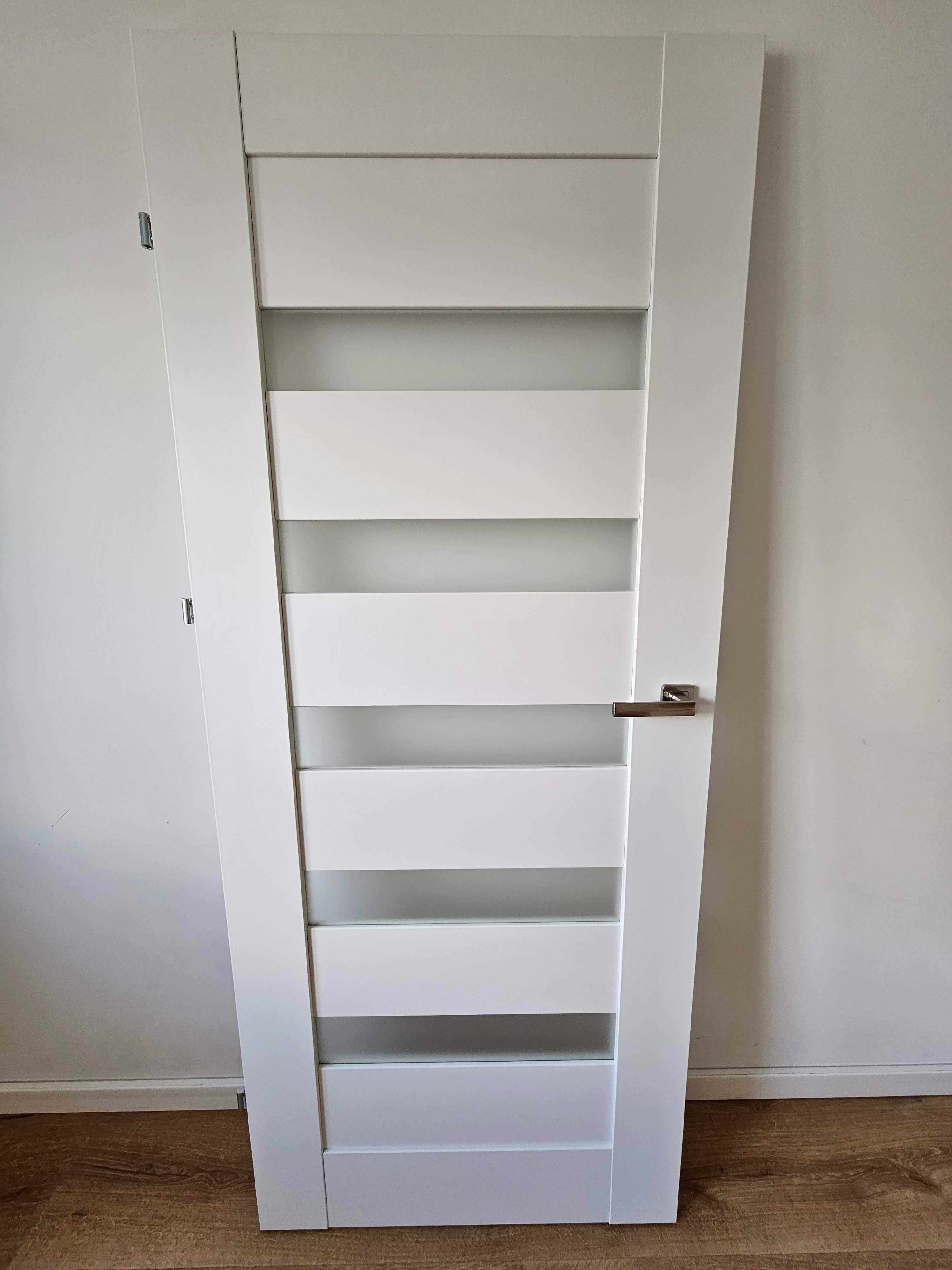 drzwi białe wew. EKADO + ościeżnica / futryną - na otwór 90 cm