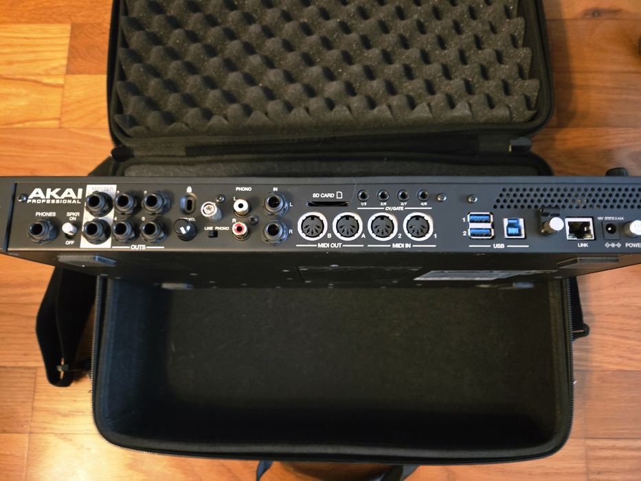 Sampler AKAI MPC Live II (2) como novo