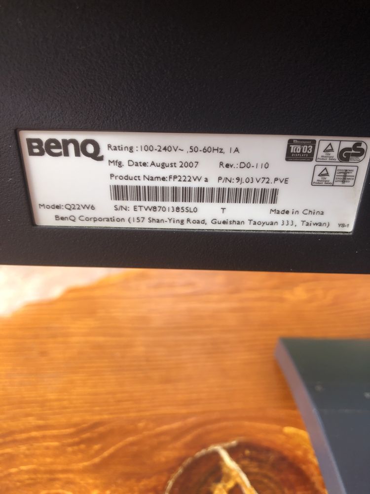 Компьютерный монитор BENQ FP 222W.