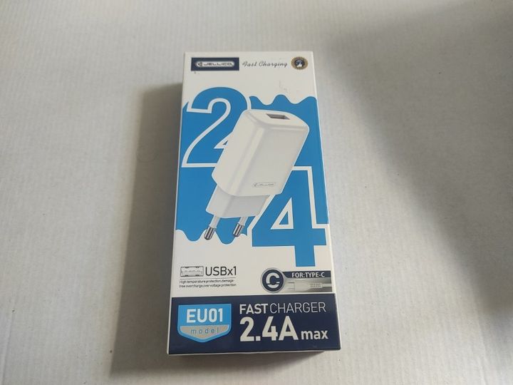 Ładowarka Fast Charging 2,4A Nowa.  z przewodem USB typ C,