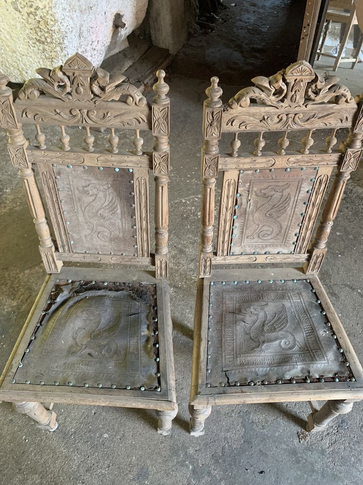 Conjunto de dez cadeiras antigas