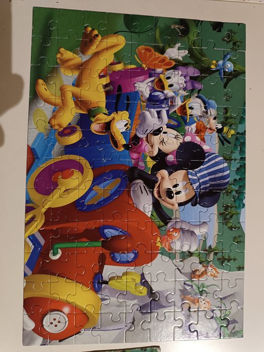 Puzzle Mickey e Amigos 99 peças completo com instruções