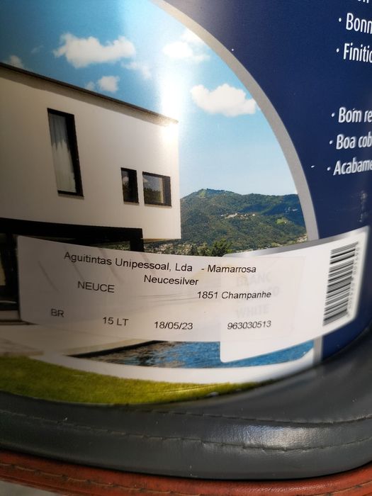 Lata de tinta Nova, nunca usada e comprada a muito pouco tempo