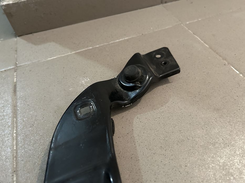 Кріплення переднього бампера Chevrolet Cruze j400