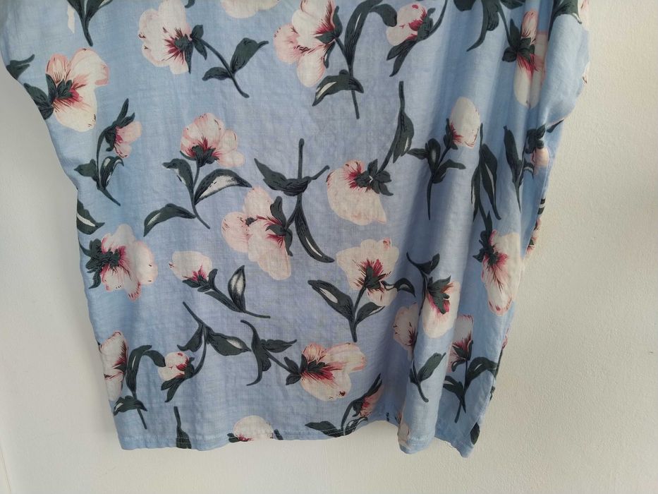 Blusa azul clara com flores - Tamanho XL/XXL