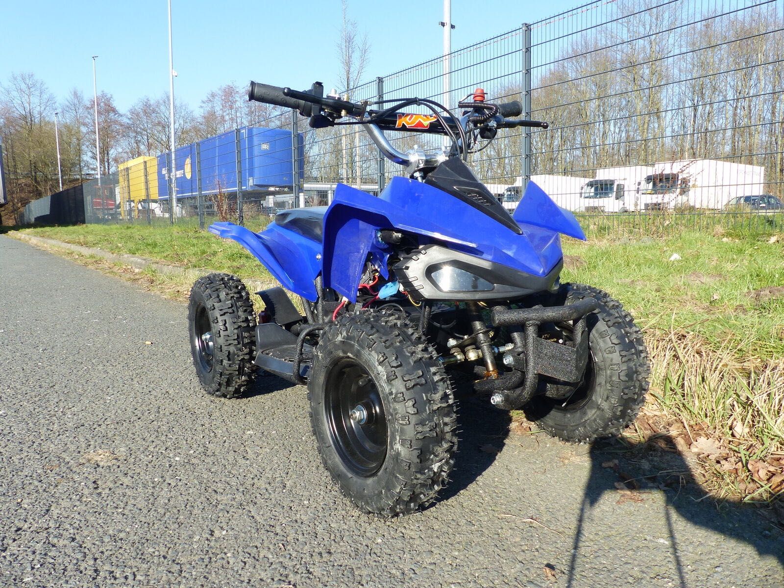 Dziecięcy QUAD 500 W 36 V w kolorze niebieskim nowy kartonie wyprzedaż