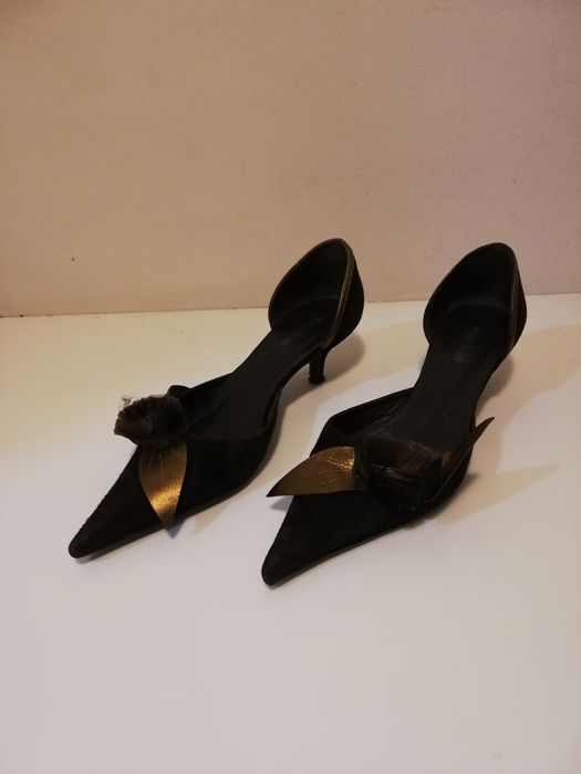 Mules castanhas / aplicação dourada Tam 36