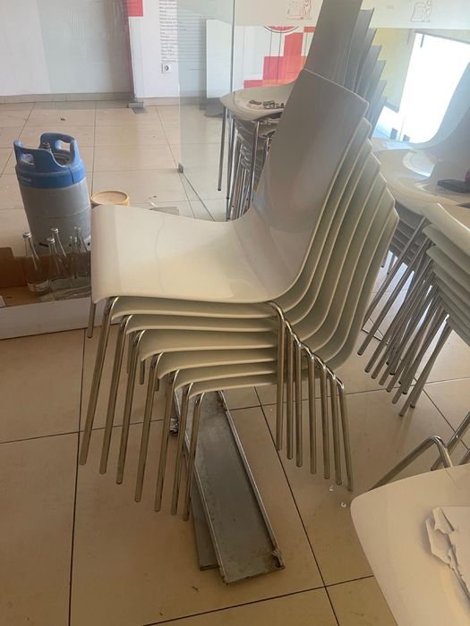 Cadeiras em acrilico como novas