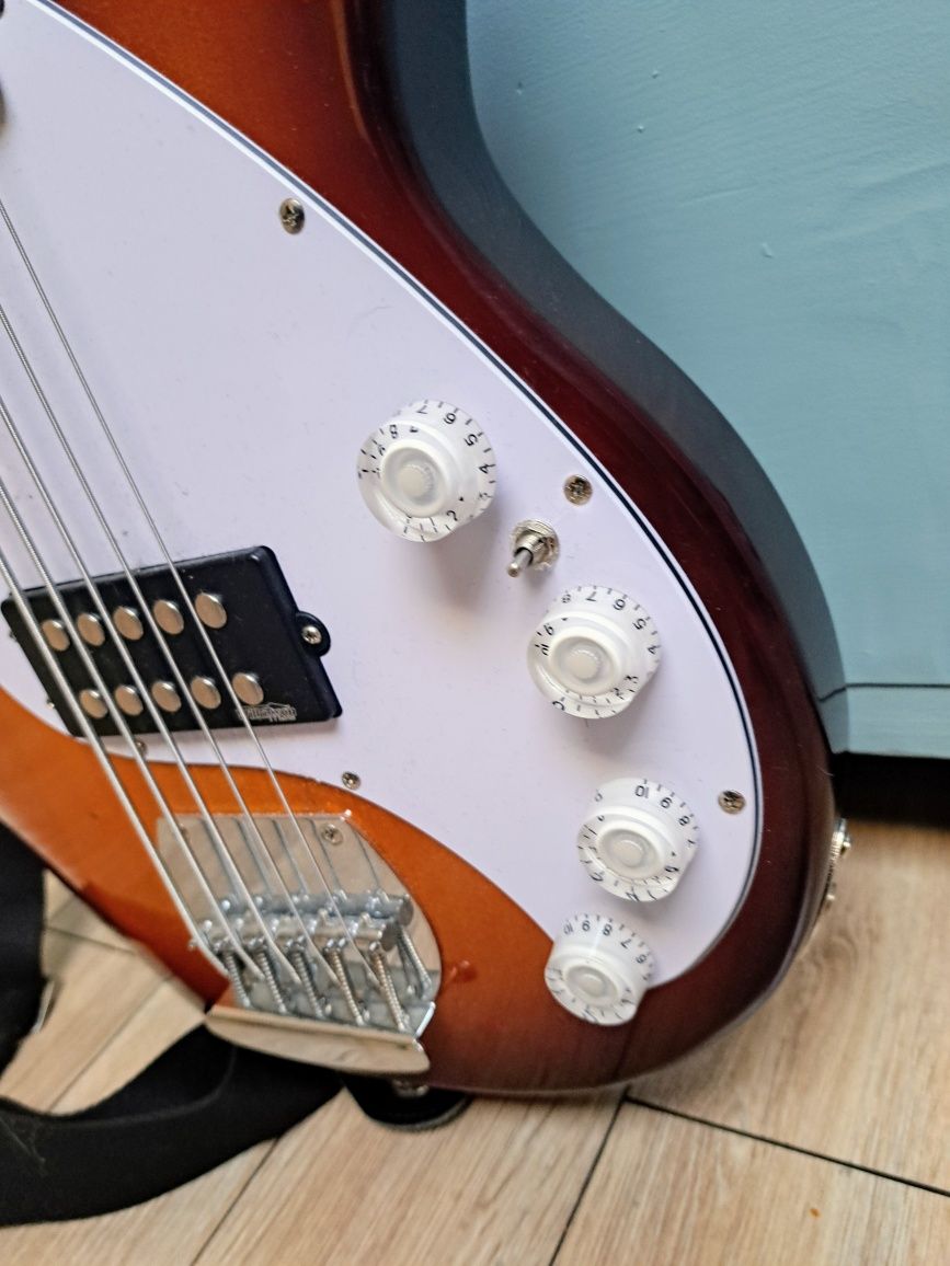 Gitara basowa Waldeman, Brazylia