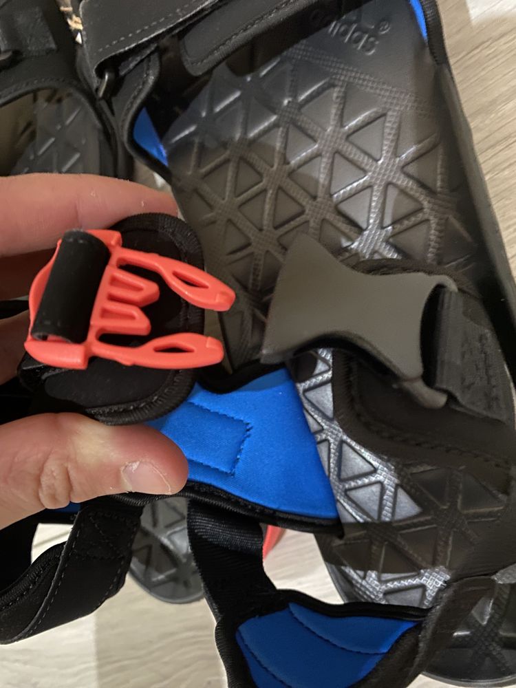 Продам НОВІ чоловічі сандалі ADIDAS