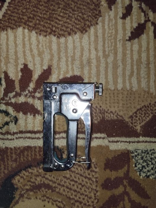 Продам степлер строительный