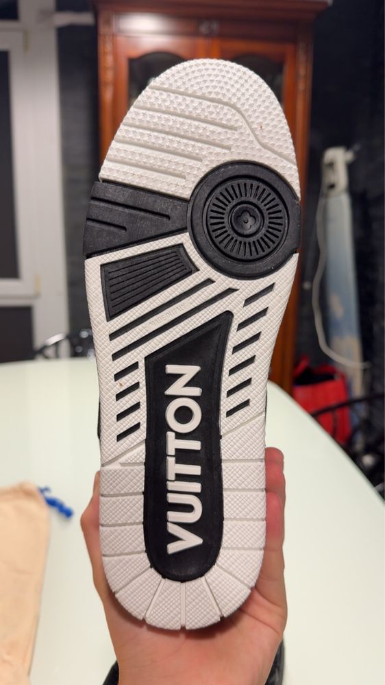 Lv skate black