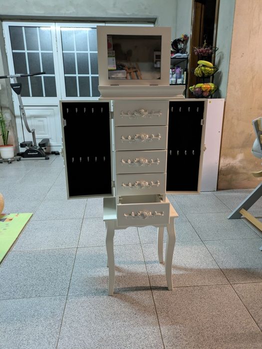 Armário guarda-joias