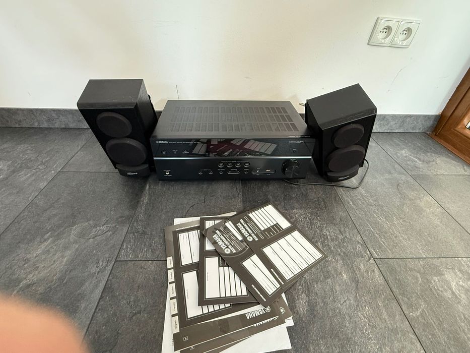 AMPLITUNER  YAMAHA RX-V477 z dwoma głośnikami naściennymi NS-F 150