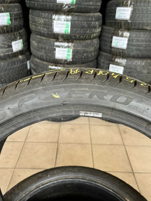 Резина PIRELLI P ZERO 225/40/R19 Лето Пара