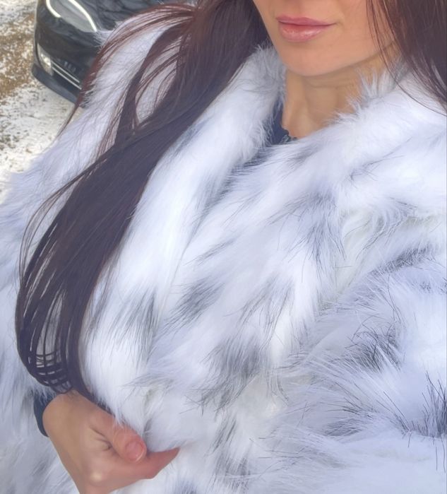 Легка довга Біла шуба з еко-хутра .Розпродаж.